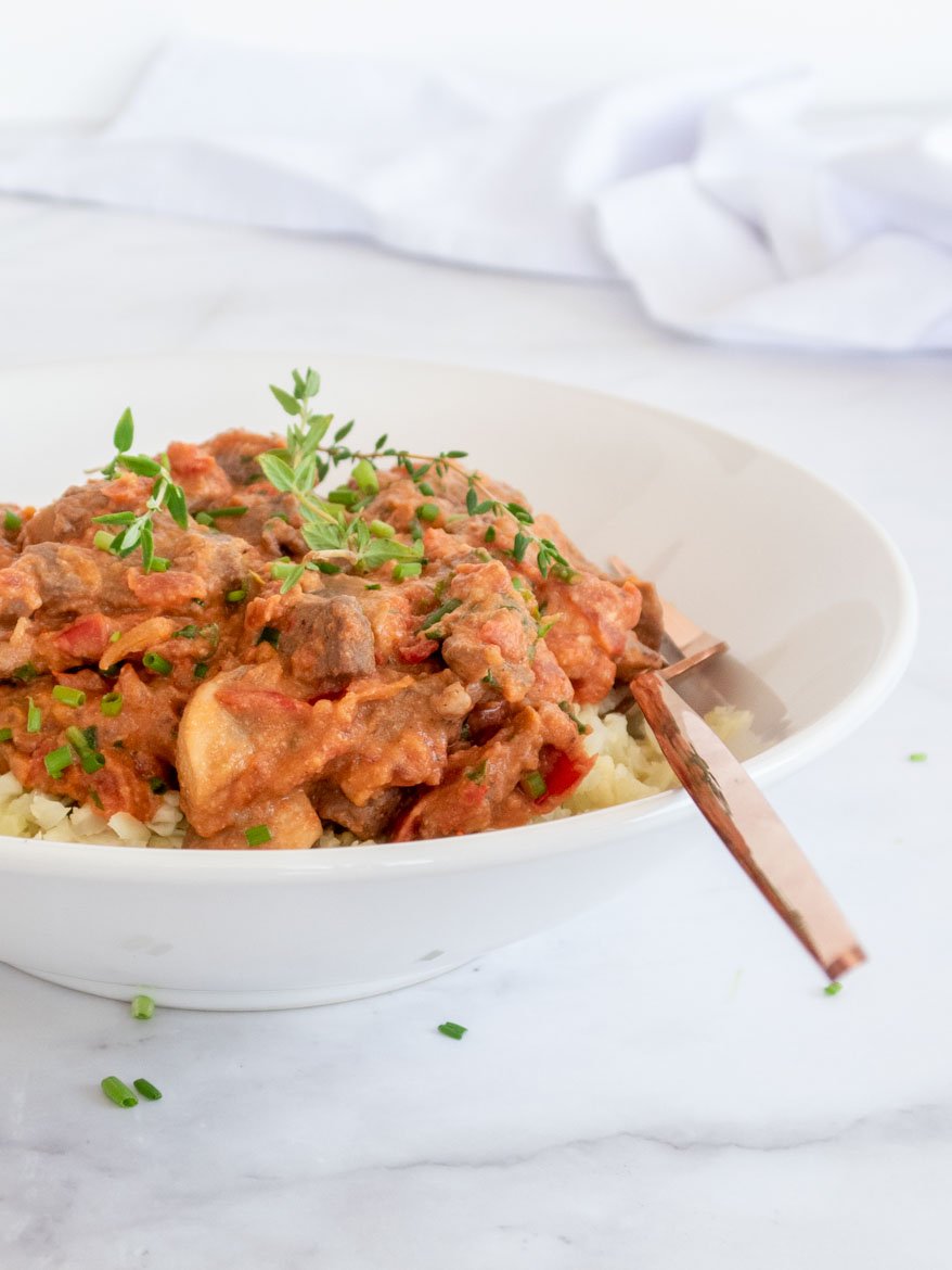 beef stroganoff with tomato sauce