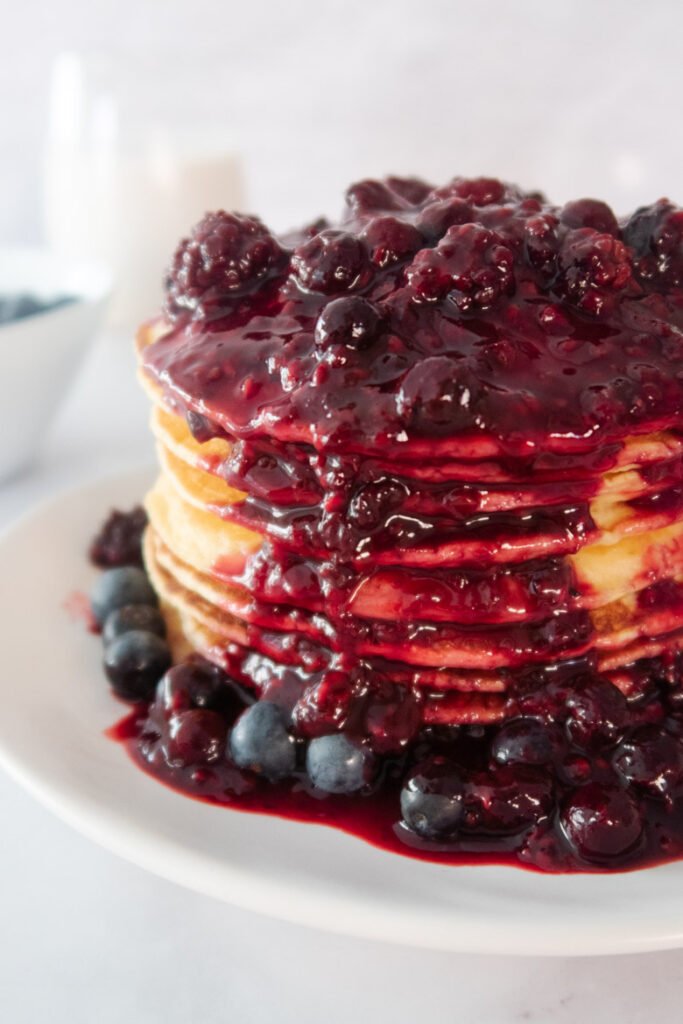 Placuszki z ricotty z borówkami i malinami