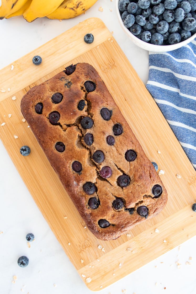 healthy banana bread with oats