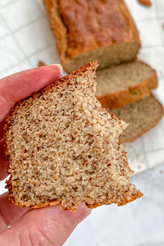 Chleb z mąki migdałowej jako zdrowa kanapka low carb