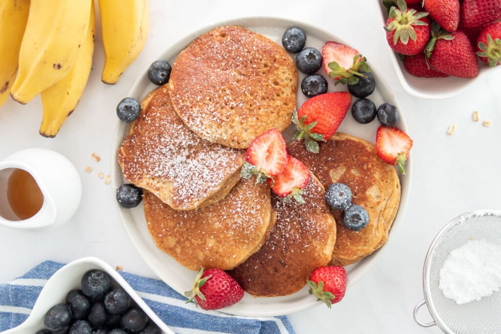 Placuszki bananowo-owsiane przygotowane z bananów i jajek