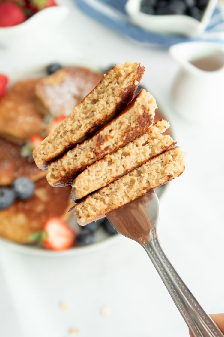 Puszyste placki bananowo-owsiane z płatków owsianych